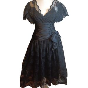 A. J. Bari vintage '80s black lace dress size 10, gorgeous!
